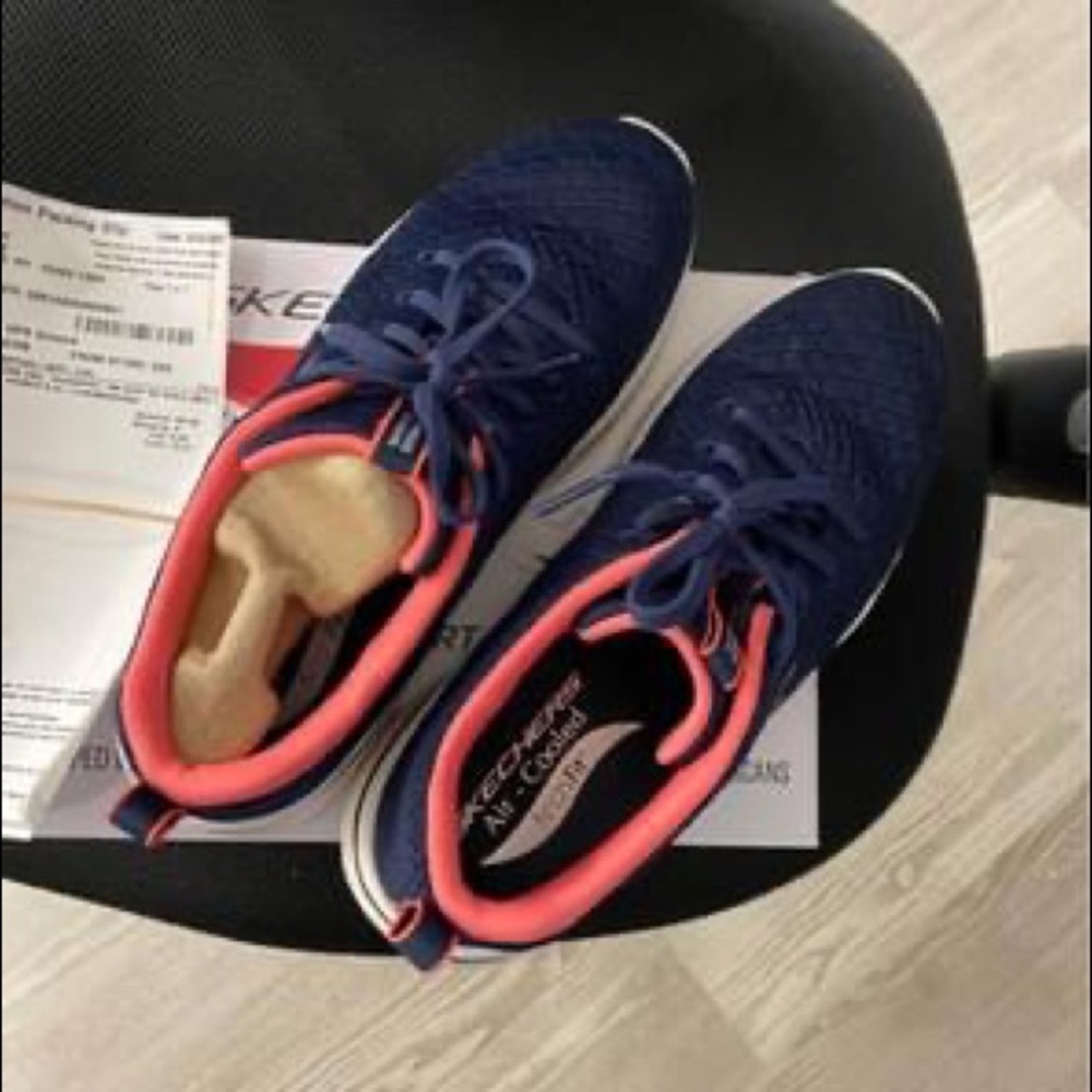 Sketcher arch support sneakers